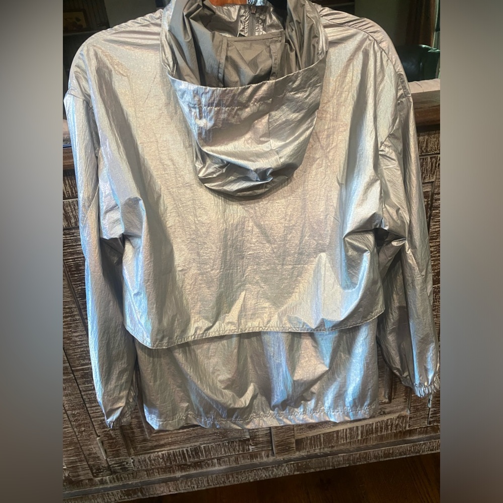 Lightweight, hooded iridescent jacket. EUC